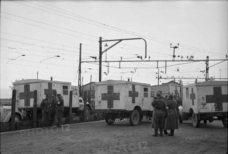 Transfer of a German medical unit; 1945