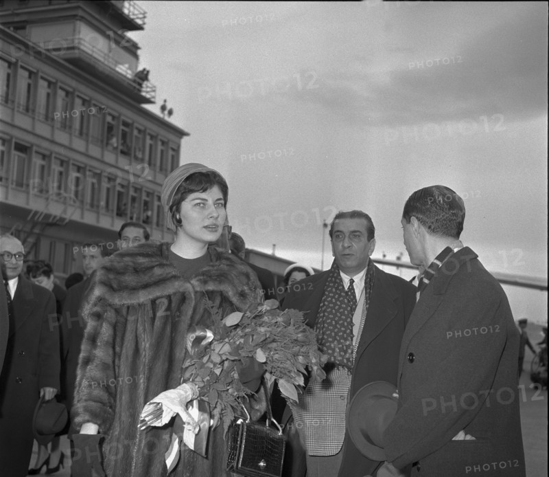Empress Soraya arrives in Geneva, 1958