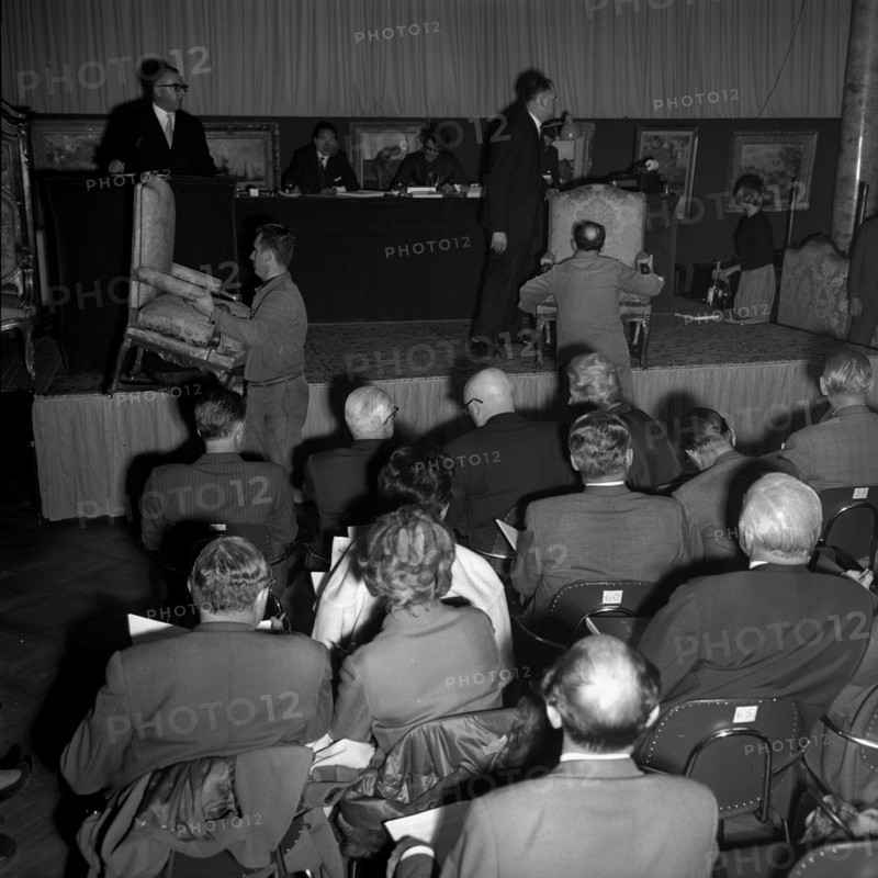 Lausanne, Hotel Beau Rivage, period furniture at auction; 1963