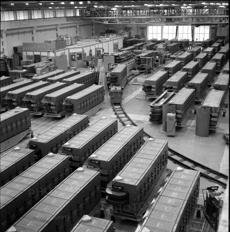 CERN: huge magnets for the cyclotron 1958