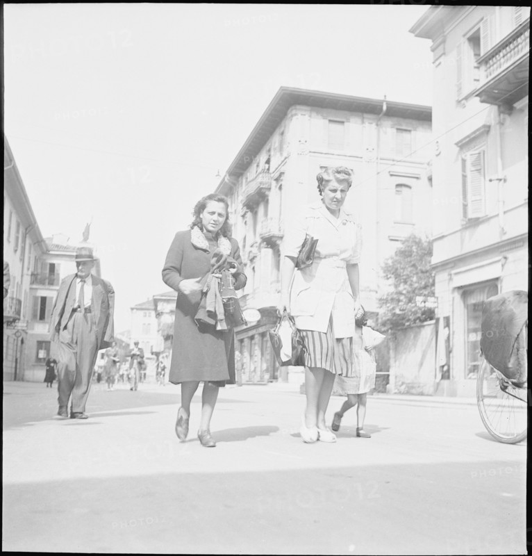 WW2: border; people in Chiasso around 1943