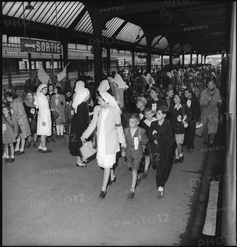 Arrival of expatriate Swiss children in Switzerland in 1943