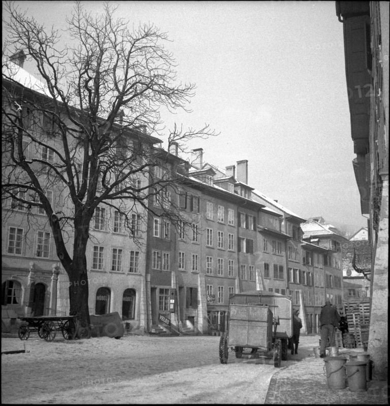 Bienne, refuse collection in the Obergasse; 1948