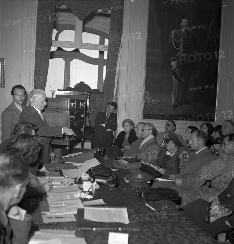 Louis Napoléon's possessions are auctioned; 1950