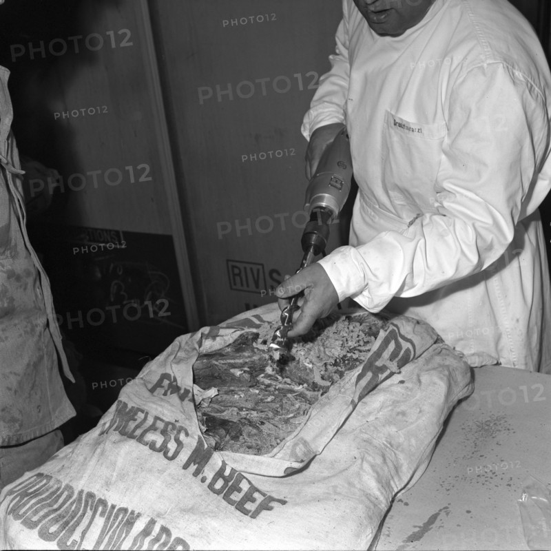 Basel, quality control of beef imported from Argentina at Swiss Border, 1966