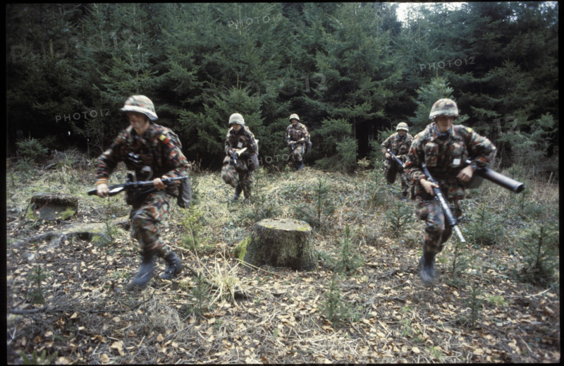 Maneuver FAK-04 Knacknuss, armed troops 1979