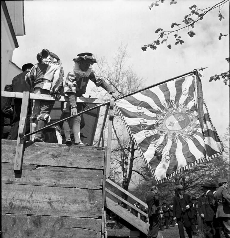 Standard-bearer at the voter`s meeting Sarnen 1940