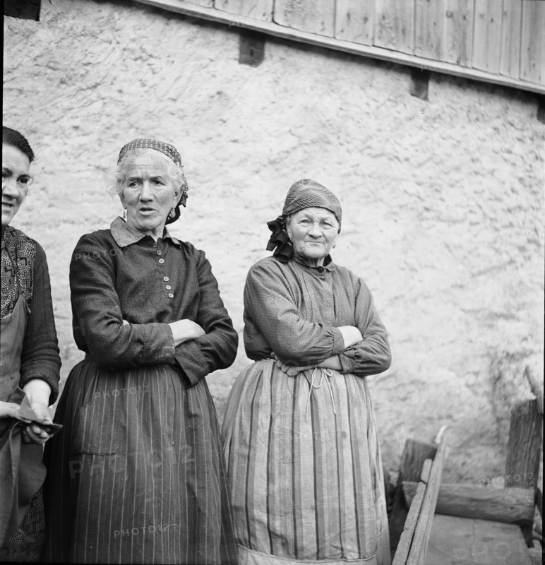 Old women in Haldenstein, 1942