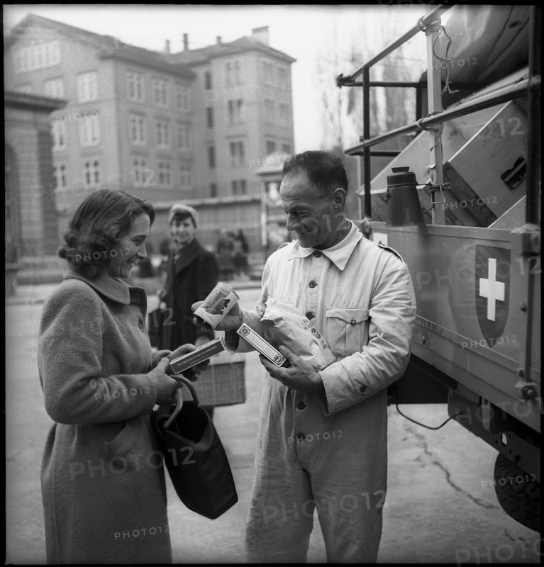 WW 2: Zurich workers donate for war victims in Lyon (France), 1944