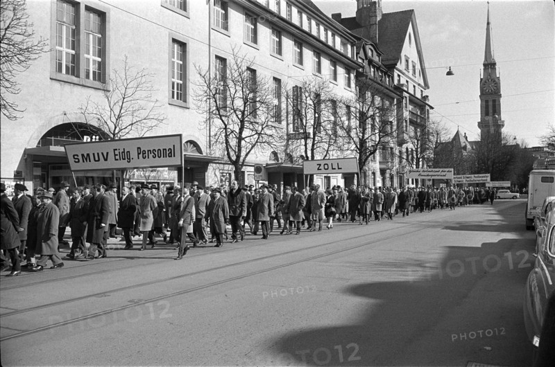 Salaried public employees demanding reduction in working hours; 1966