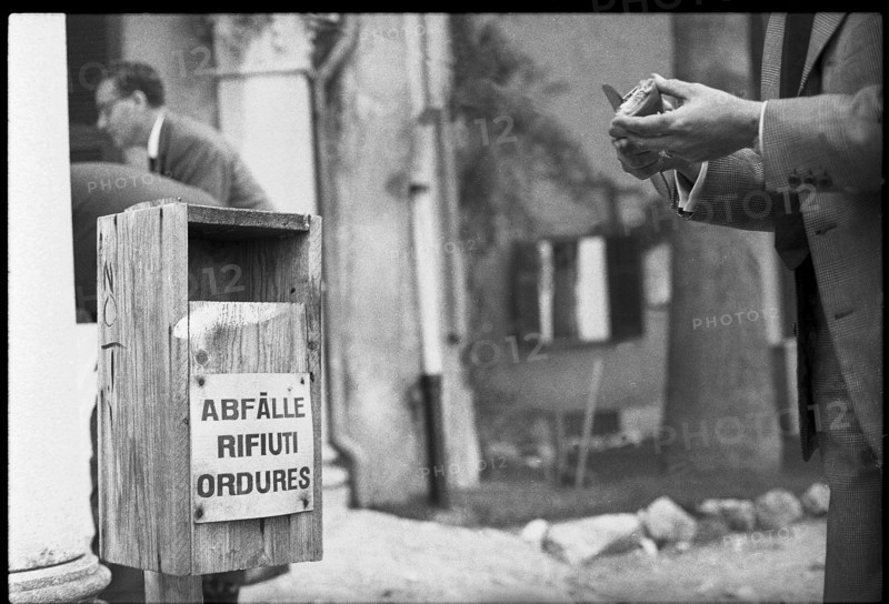 Rubbish bin, 1965
