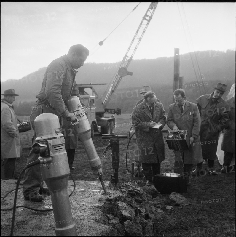 Demonstration with air hammer at exhibition noise abatement, Zurich 1960