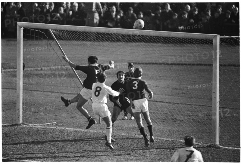 NLA 1968/69: FC Zurich - Servette FC; Keeper Barlie