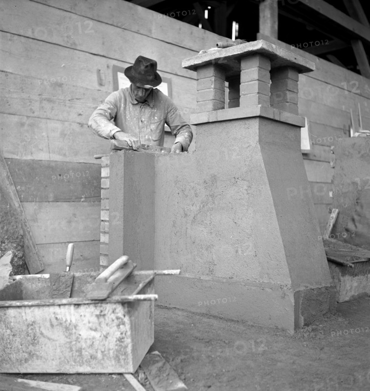 Bricklayer apprentices during his final examination