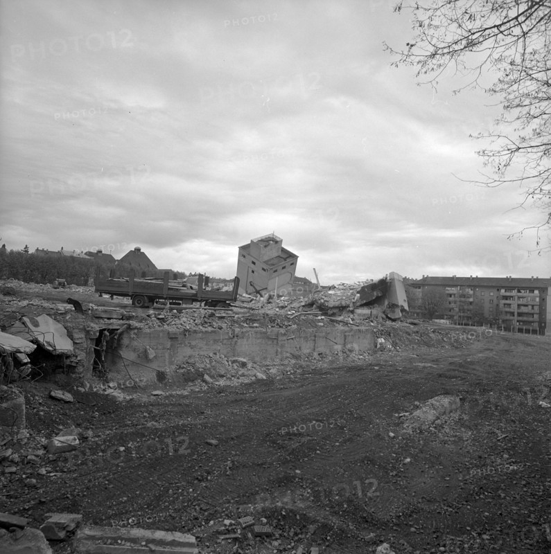 Leaning storehouse after blasting, Basel 1965