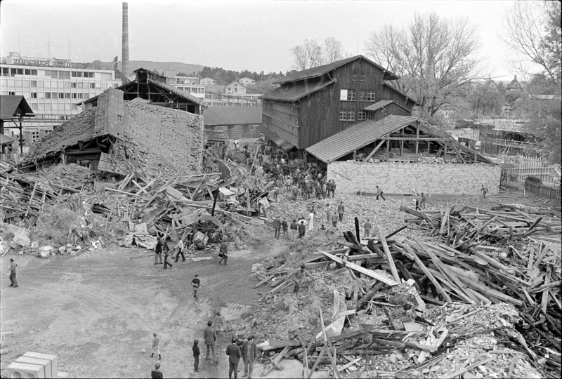 Demolition of a brick factory in Zurich Giesshübel 1971