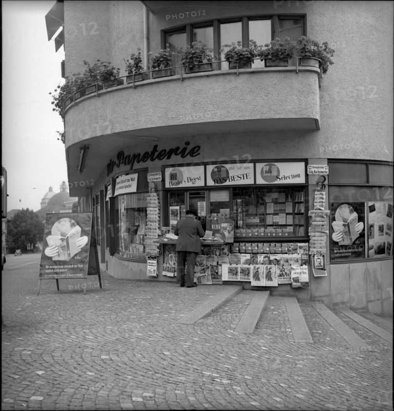 Azed newsstand: advertising for Das Beste, 1948