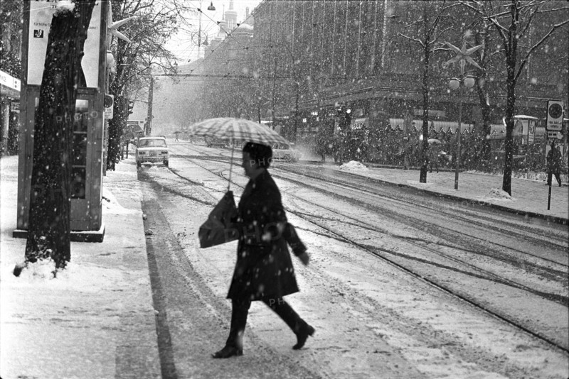 Woman at the Zurich Bahnhofstrasse; Christmas time 1969