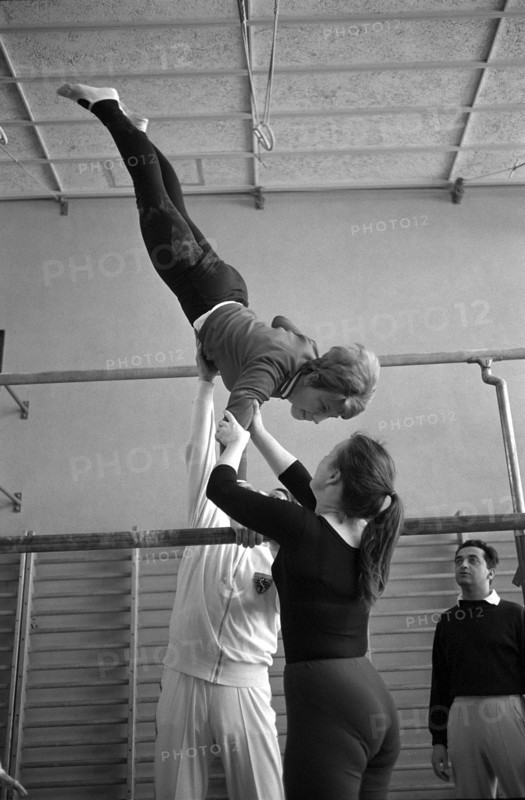 In the future, the volunteer pre-instruction shall be possible for girls also. A new founded institution called Youth and Sport is to take care about this development. The test program 1968 covers 240 test courses involving 4000 girls.