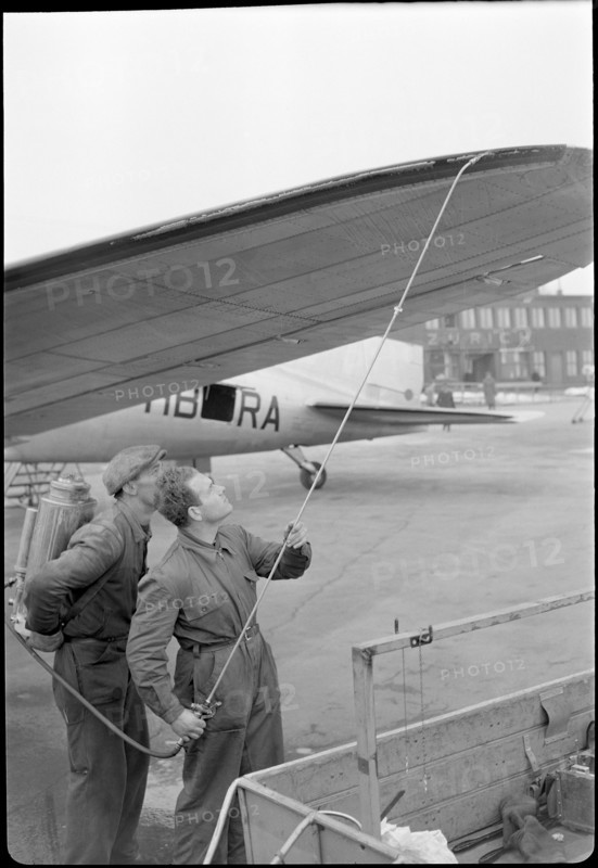 Treatment of the Swissair airplanes with ice repellent agent