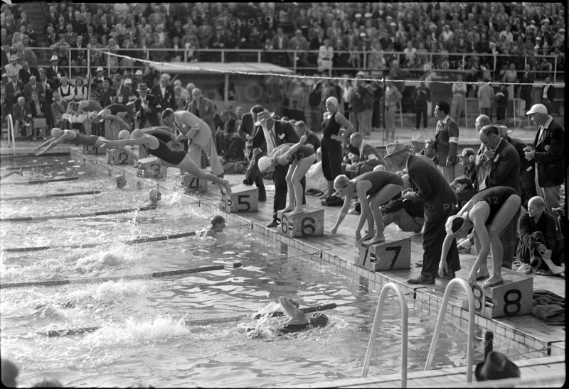 Olympic Games Helsinki 1952: 4x100m ladies, first swap