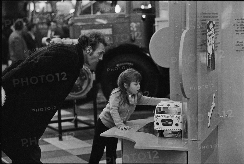 40th Geneva International Motor Show, 1970: young visitor