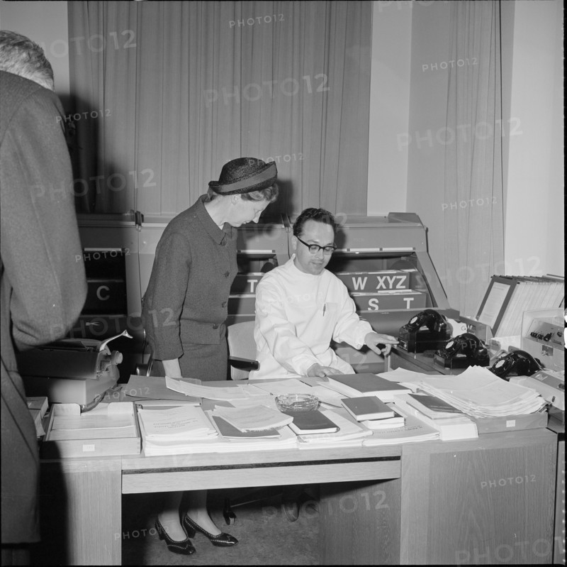 Wife of federal council Tschudi at toxicologic information center 1966