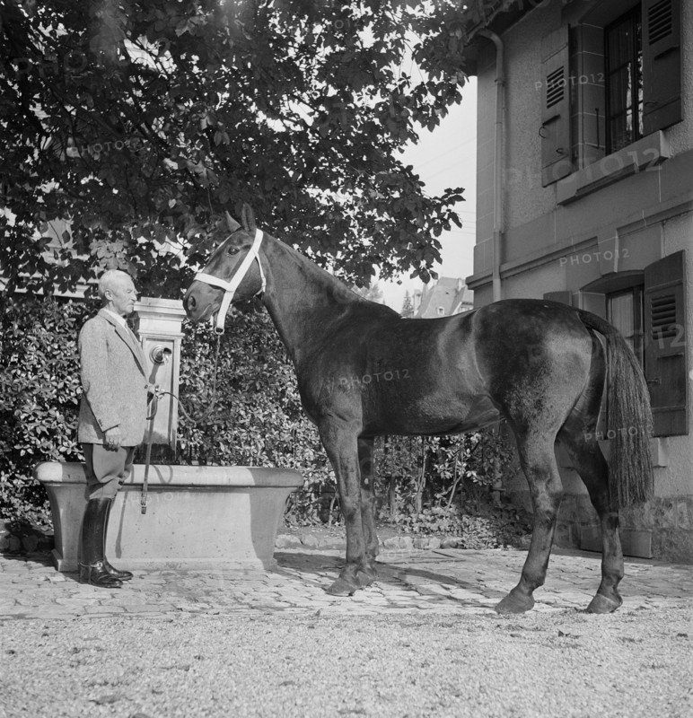 General Guisan and horse Nobs, 1954