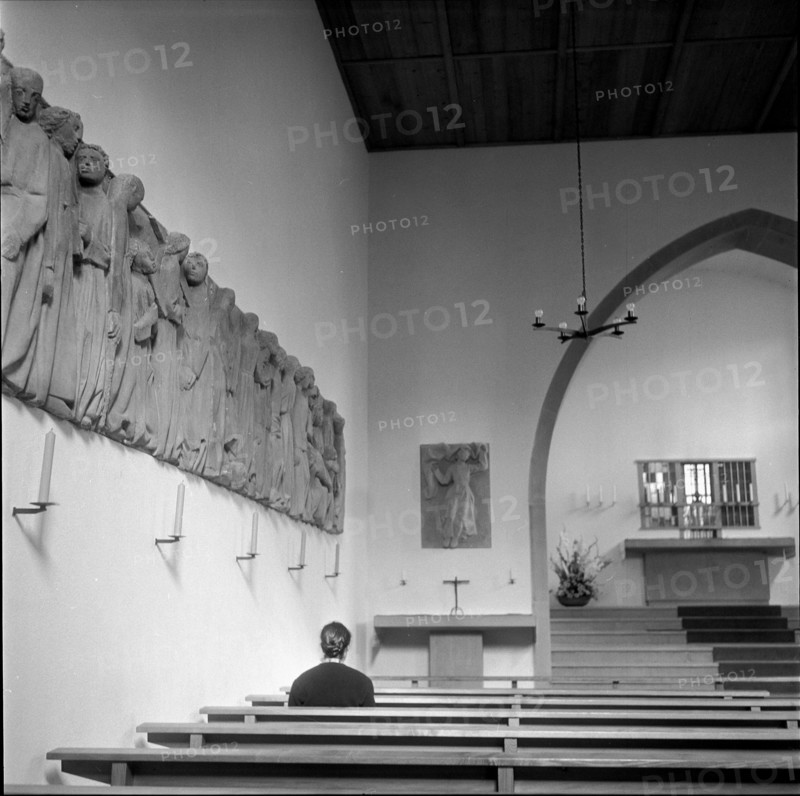 Relief band in confession chapel: Capuchin monastery Altdorf, 1960