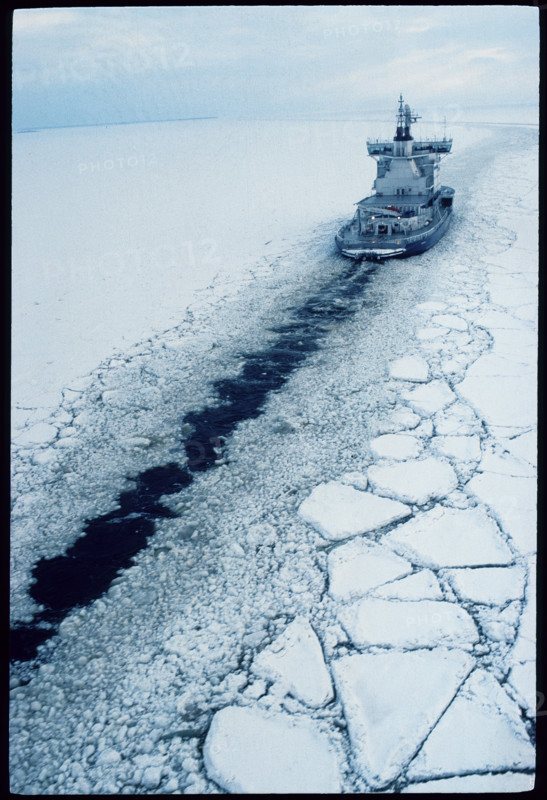 Icebreaker Kontio in the Baltic Sea 1988