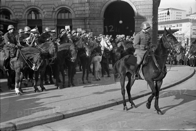 procession; soldiers, horses; 1940