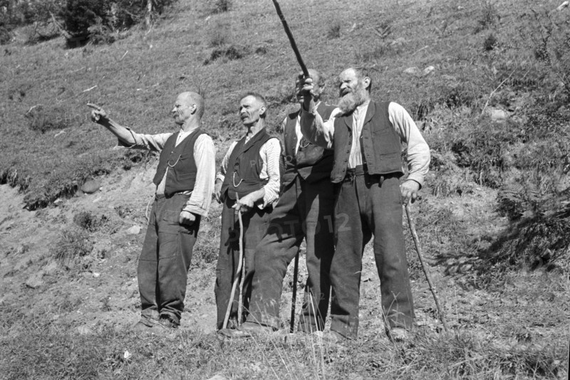 WW 2: Bomb airdrop, dropping; Bombs in Maiensaesse, Valdavos 1943