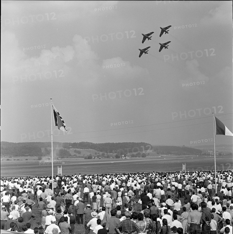 Hunter flight at air show, Dübendorf 1964