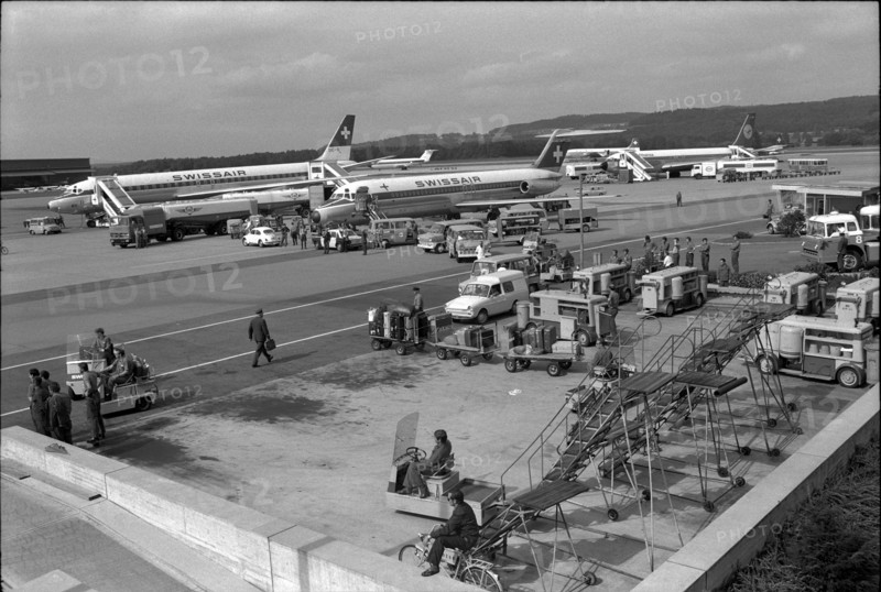 Hijacking Nicosia: Arrival of the hostages, Airport Koten 1970