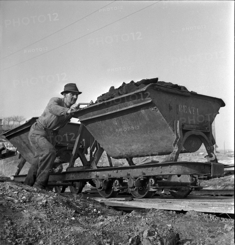 Miner pushing mine car; Grandson coal mine; 1943