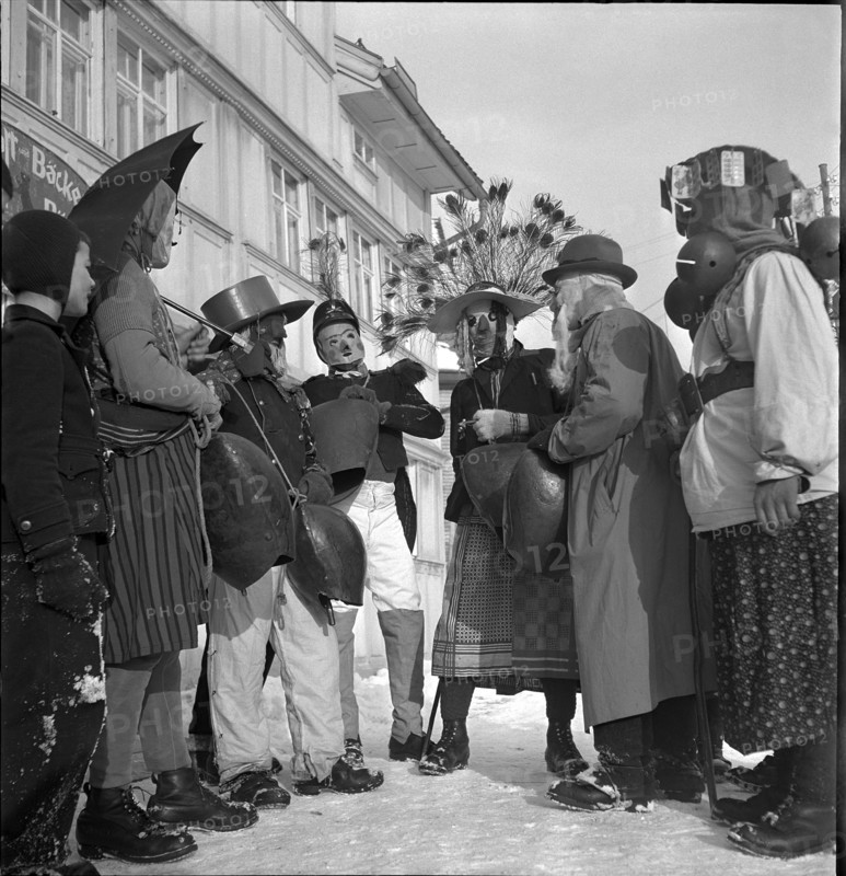 Silvesterchlausen in Urnaesch, 1945