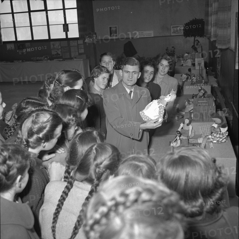 Pro Juventute exhibition Child's Play and Activity; Bremgarten 1951