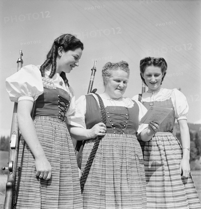 Women's shooting in Schuepfheim, 1946