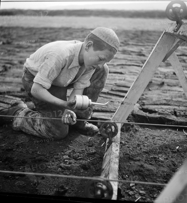 Peat Digger lubricating cable construction, Boswil 1945