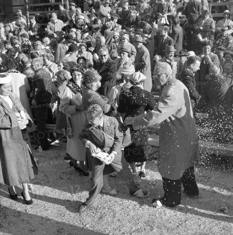 Confetti battle at the winegrowers' festival in Neuchâtel, 1957