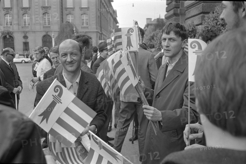 Béliers at military service deniers demonstration, Berne 1968