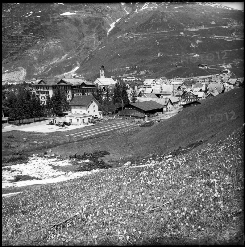 Avalanche in Andermatt; damaged buildings; 1951