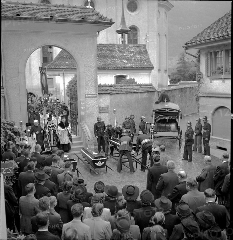 Burial of employees of firework factory, Oberarth 1948