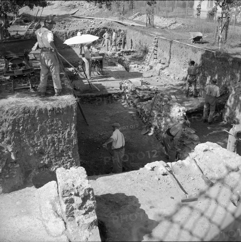 Excavations in Vindonissa, 1954