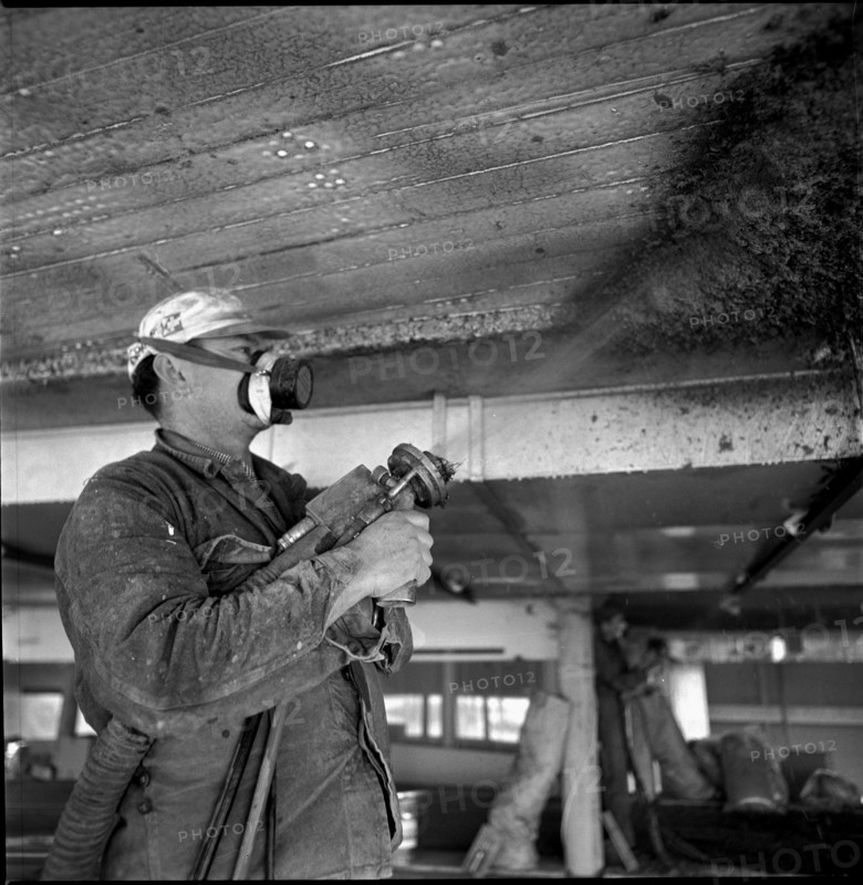 Coating ceiling with sprayed asbestos, Kloten airport 1965