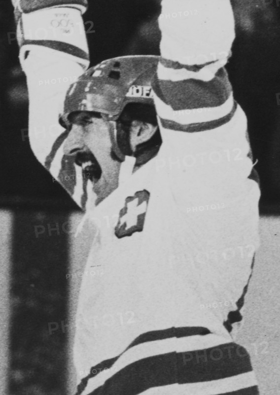 Switzerland - Yugoslavia, Walter Dürst celebrating goal, 1974