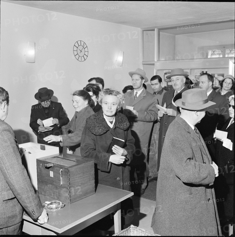 The women of Aarau at their first ballot, 1962