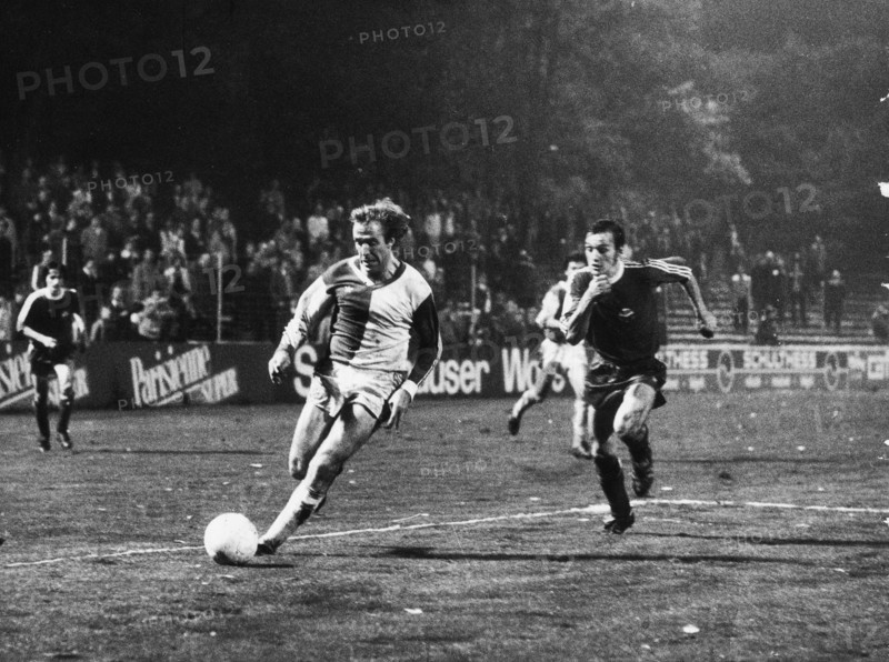 NLA game 1976/77: GC - Chenois, Günter Netzer right