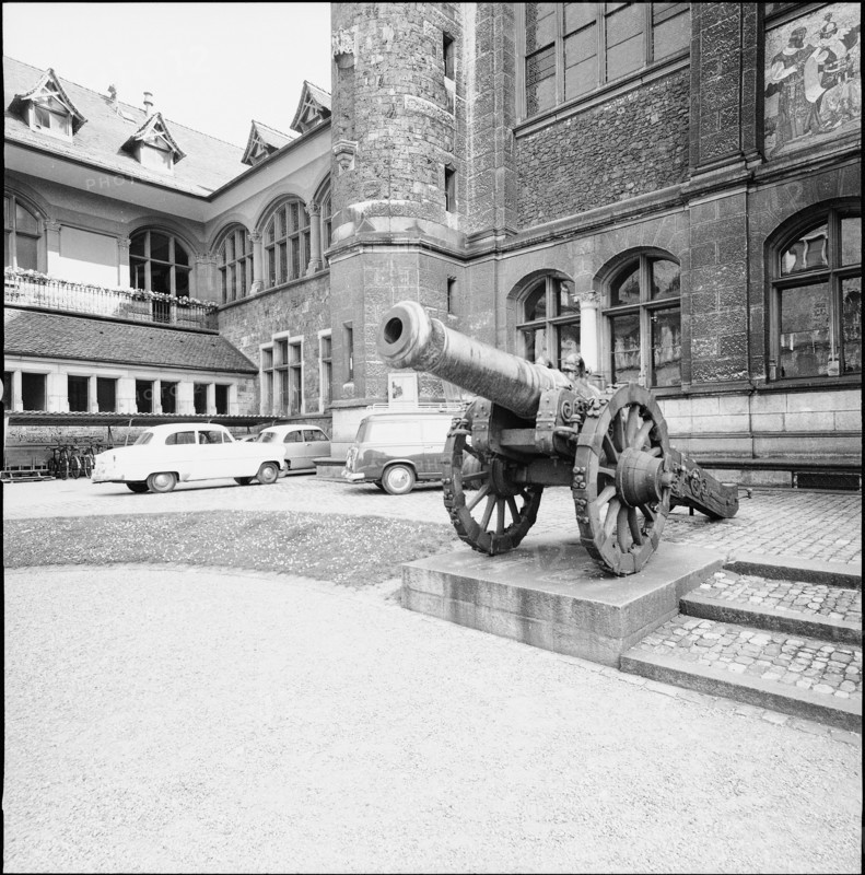 Cannon at the inner courtyard of the national museum, Zurich 1961