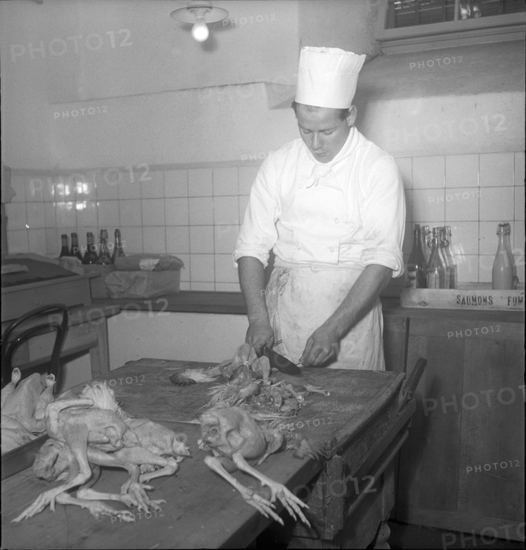 Grand hotel Bürgenstock, cook deboning poultry; 1948